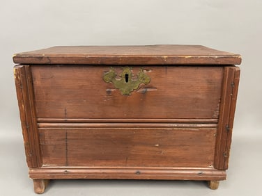 EARLY 18TH C RED PAINTED CHILD'S CHEST