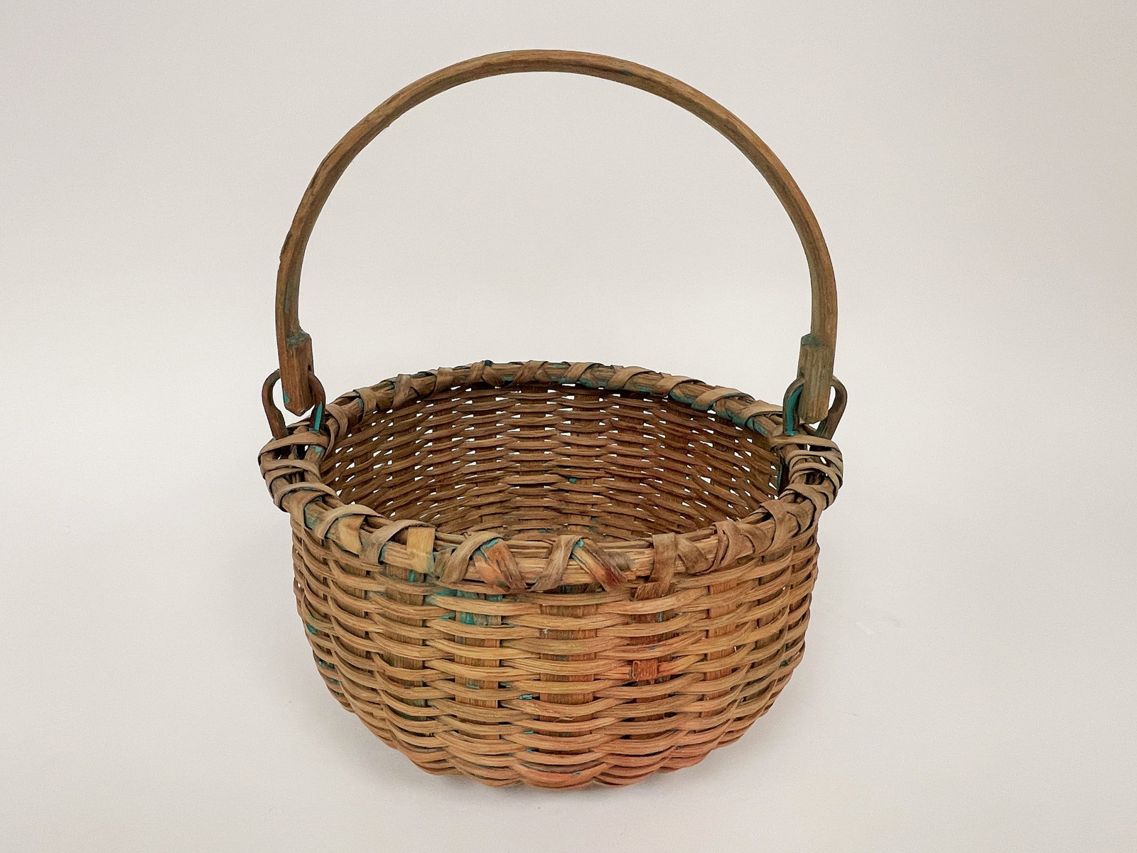 SWIVEL HANDLE BASKET: SWIVEL HANDLE BASKET 11" X 8"
