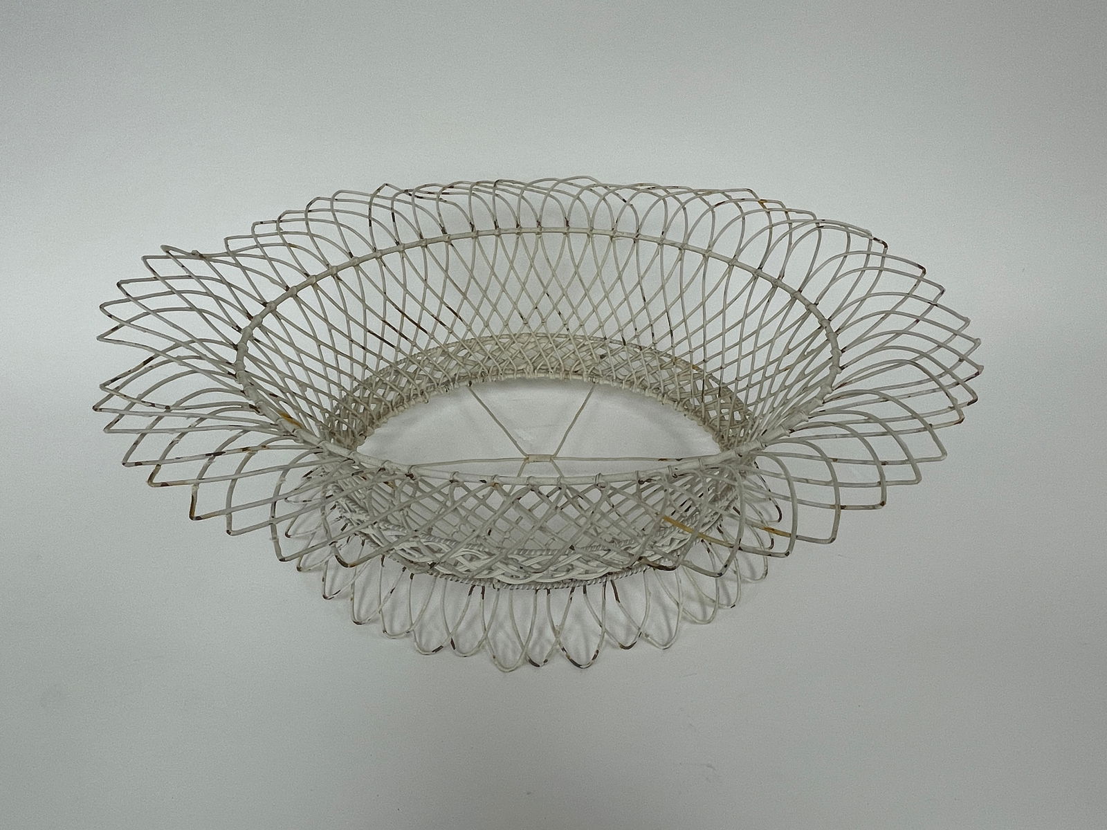 OVAL TWISTED WIRE BASKET (1 of 3)
