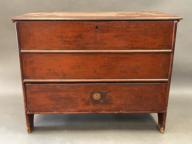 EARLY 18TH C SINGLE ARCH BLANKET CHEST