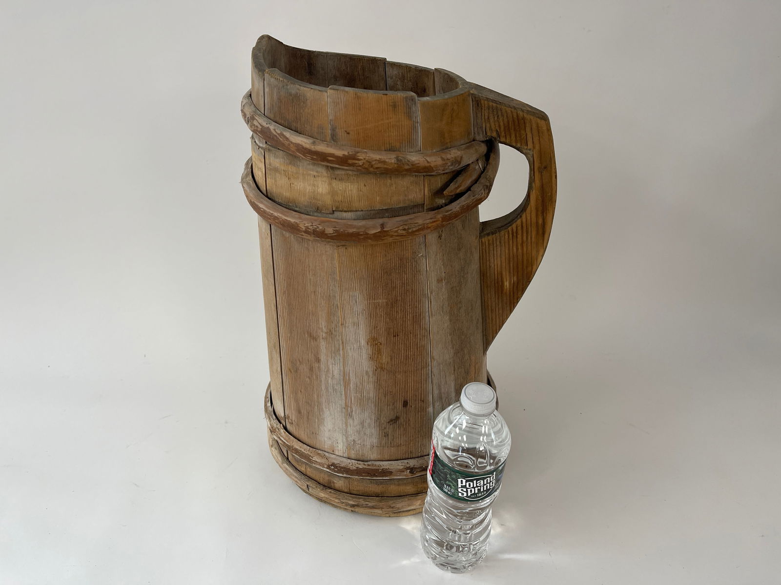 LARGE HANDLED WOODEN TANKARD (1 of 6)