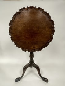 DIMINUTIVE TILT TOP PIE CRUST CARVED TEA TABLE