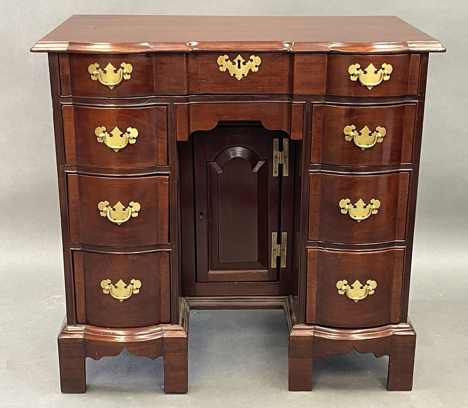 RARE C.1760 BOSTON BLOCKFRONT KNEEHOLE CHEST (1 of 10)