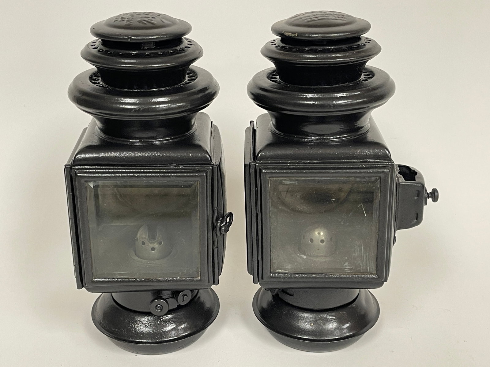 PAIR OF FORD CARRIAGE LAMPS: PAIR OF FORD CARRIAGE LAMPS 5" X 5" X 11"