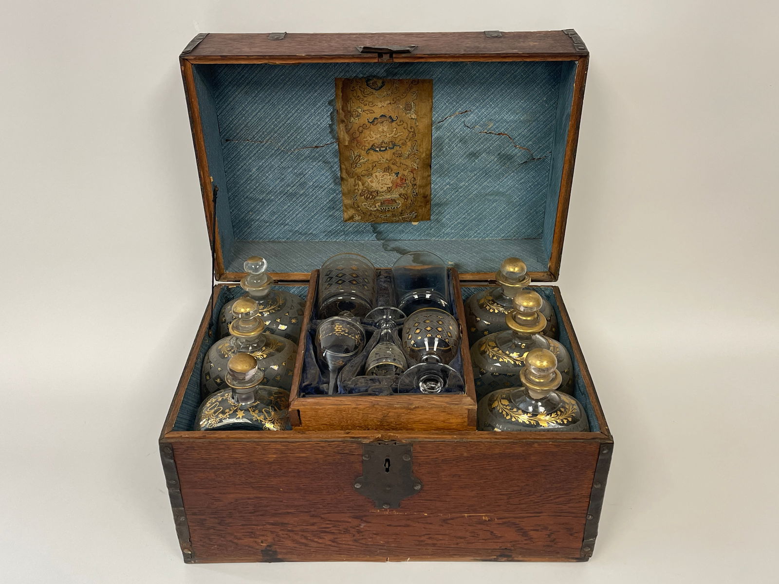 C.1720 SEA CAPTAIN'S OAK LIQUOR BOX W/ BLOWN GLASS BOTTLES (1 of 8)