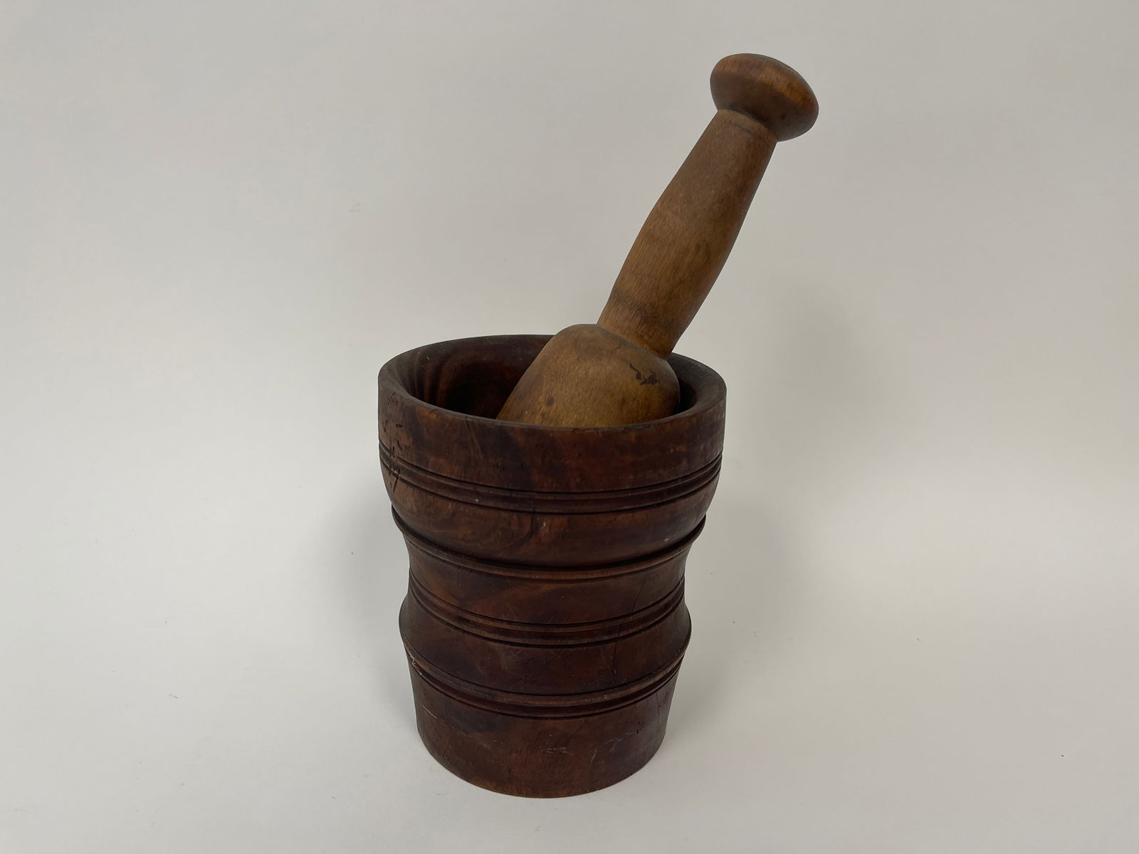 STYLISH BURL WOOD MORTAR W/ RIBBED RING DECORATION: STYLISH BURL WOOD MORTAR W/ RIBBED RING DECORATION 6" X 5.5"