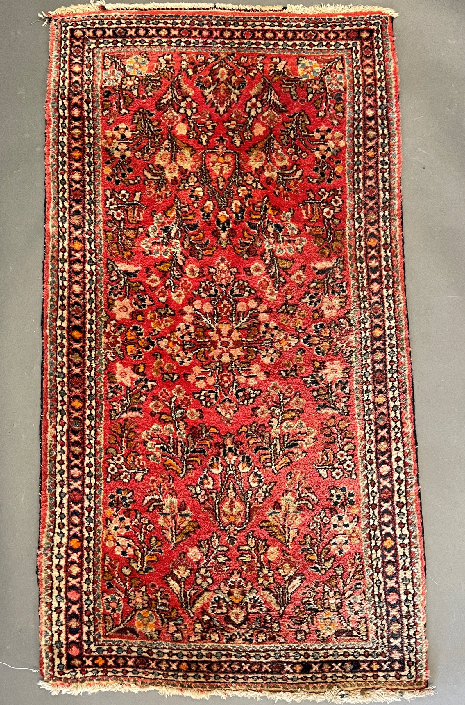 ANTIQUE PERSIAN SAROUK RUG: ANTIQUE PERSIAN SAROUK RUG 2' 3" X 4' 1"
