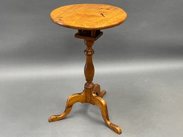 18THC TIGER MAPLE QUEEN ANNE TABLE HAVING BIRDCAGE