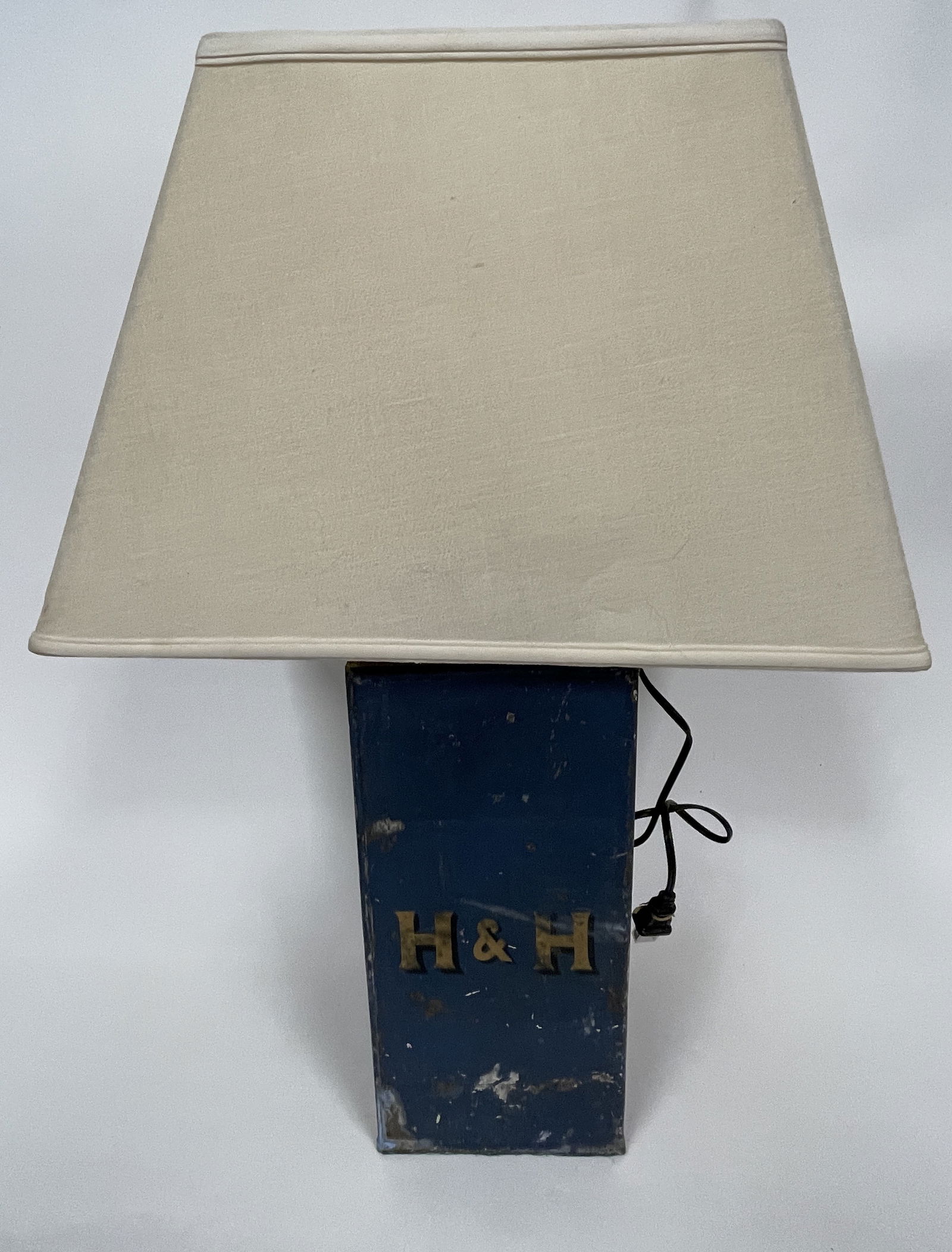 BLUE PAINTED OIL CAN MAKE DO LAMP (1 of 4)