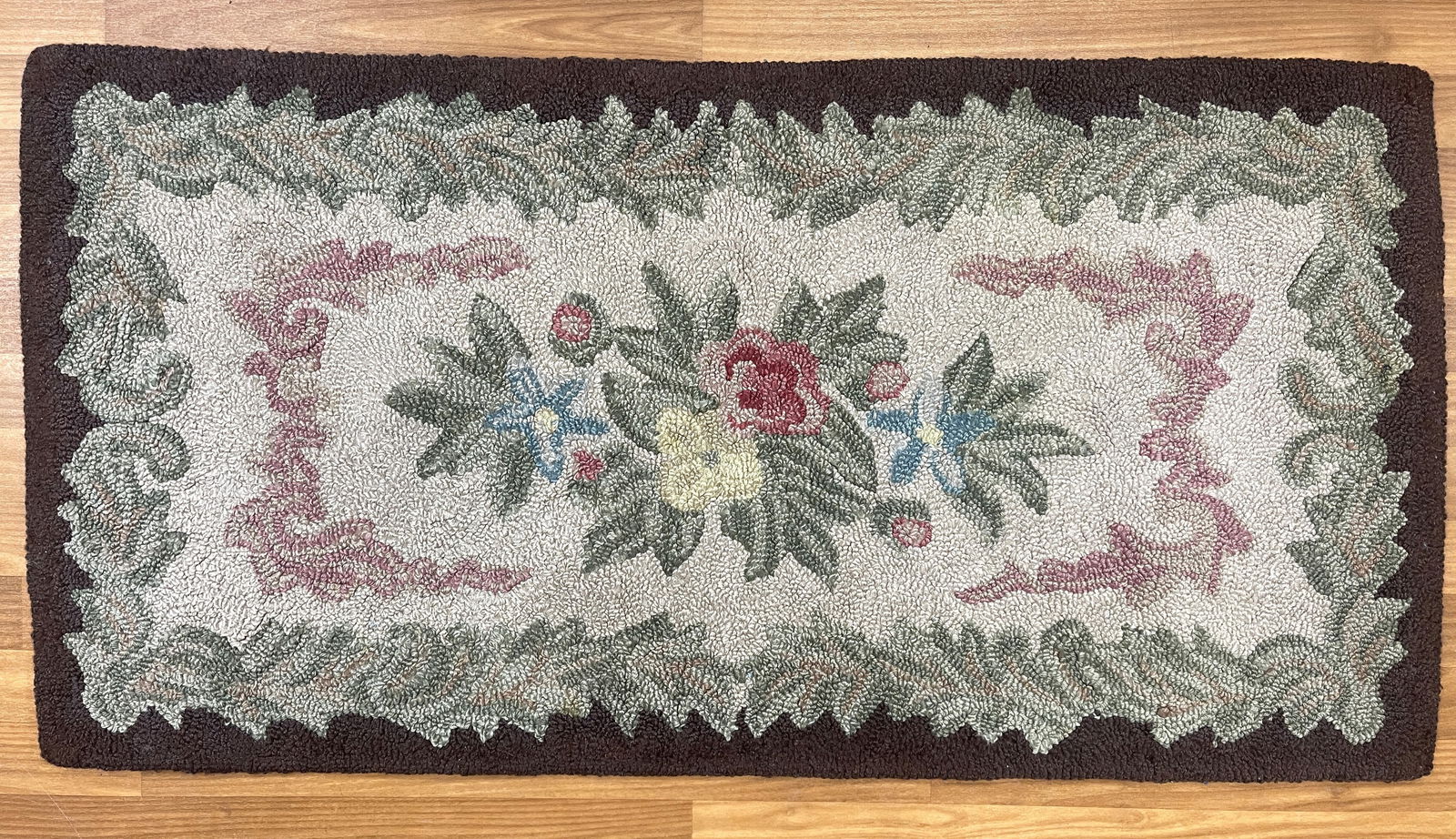 SMALL HOOKED RUG (1 of 2)