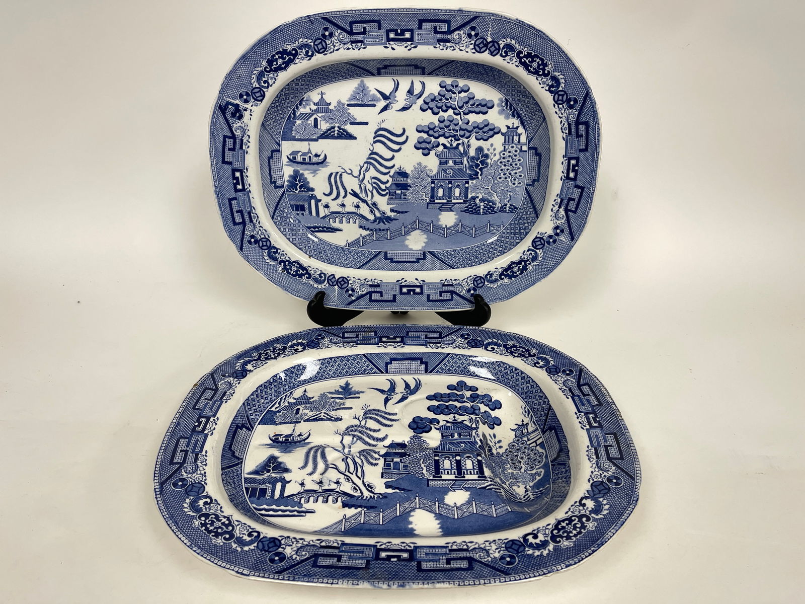 TWO LARGE WILLOW WARE TURKEY PLATTERS (1 of 6)