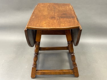 ORIGINAL 18THC BUTTERFLY TABLE IN CHERRY CT C.1720-1740