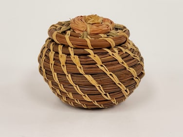 MINIATURE INDIAN BASKET W/ COVER