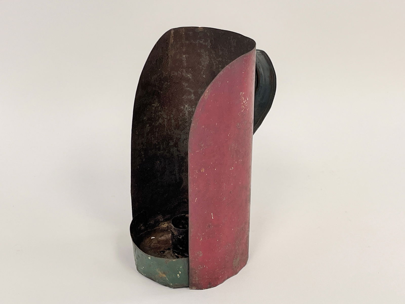 HANDLED SHIELDBACK CHAMBERSTICK (1 of 5)