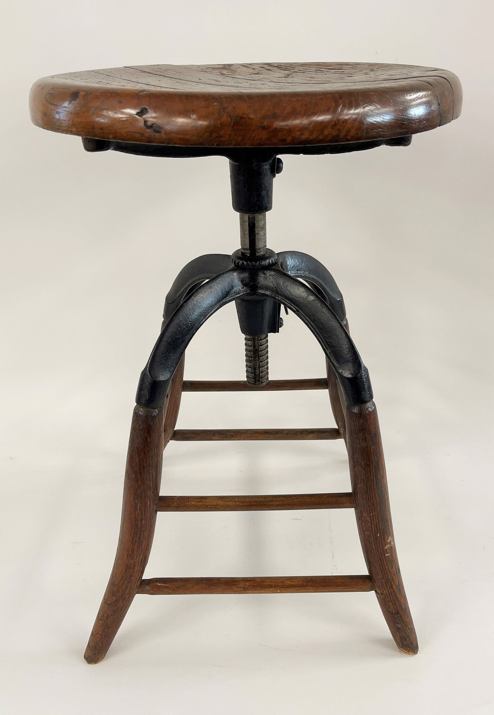 SMALL ADJUSTABLE STOOL (1 of 3)