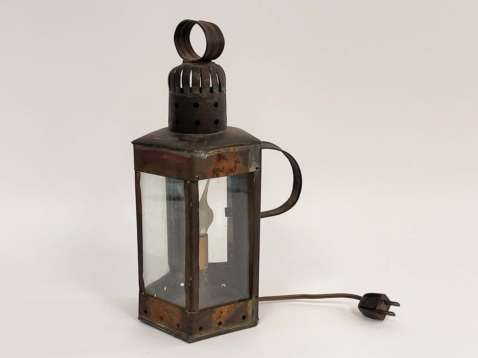 OCTAGONAL TIN LANTERN: OCTAGONAL TIN LANTERN , ELECTRIFIED 13"