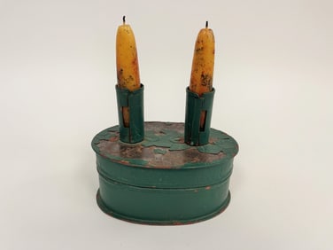 GREEN PAINTED CANDLE HOLDER , LIFT TOP COVER