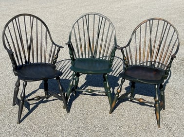 THREE BRACE BACK WINDSOR CHAIRS, WARREN CHAIR WORKS SIGNED ON BOTTOM