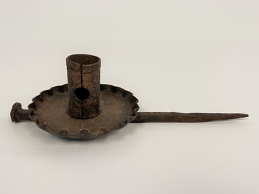 EARLY FORGED IRON STICKING TOMMY W/ UNUSUAL PIE CRUST EDGES DRIP TRAY