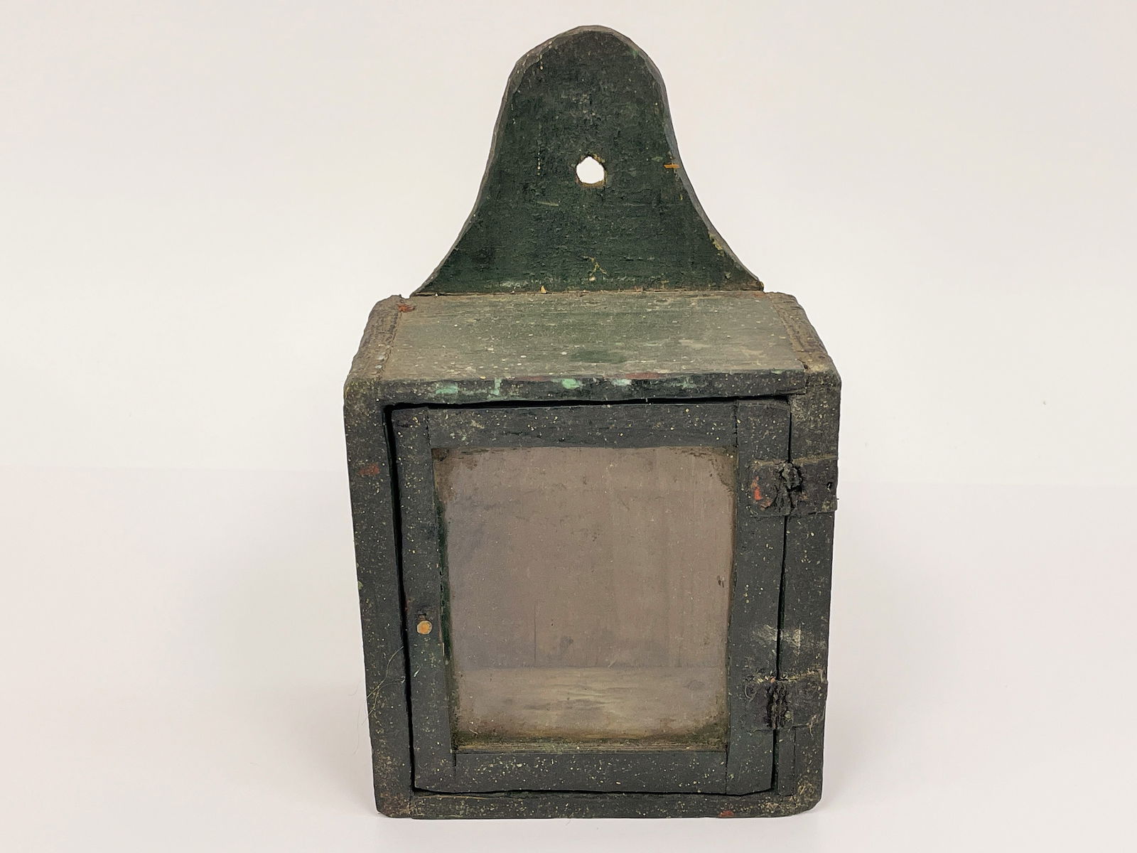 QUEEN BEE HANGING BOX IN THE OLD GREEN PAINT (1 of 5)