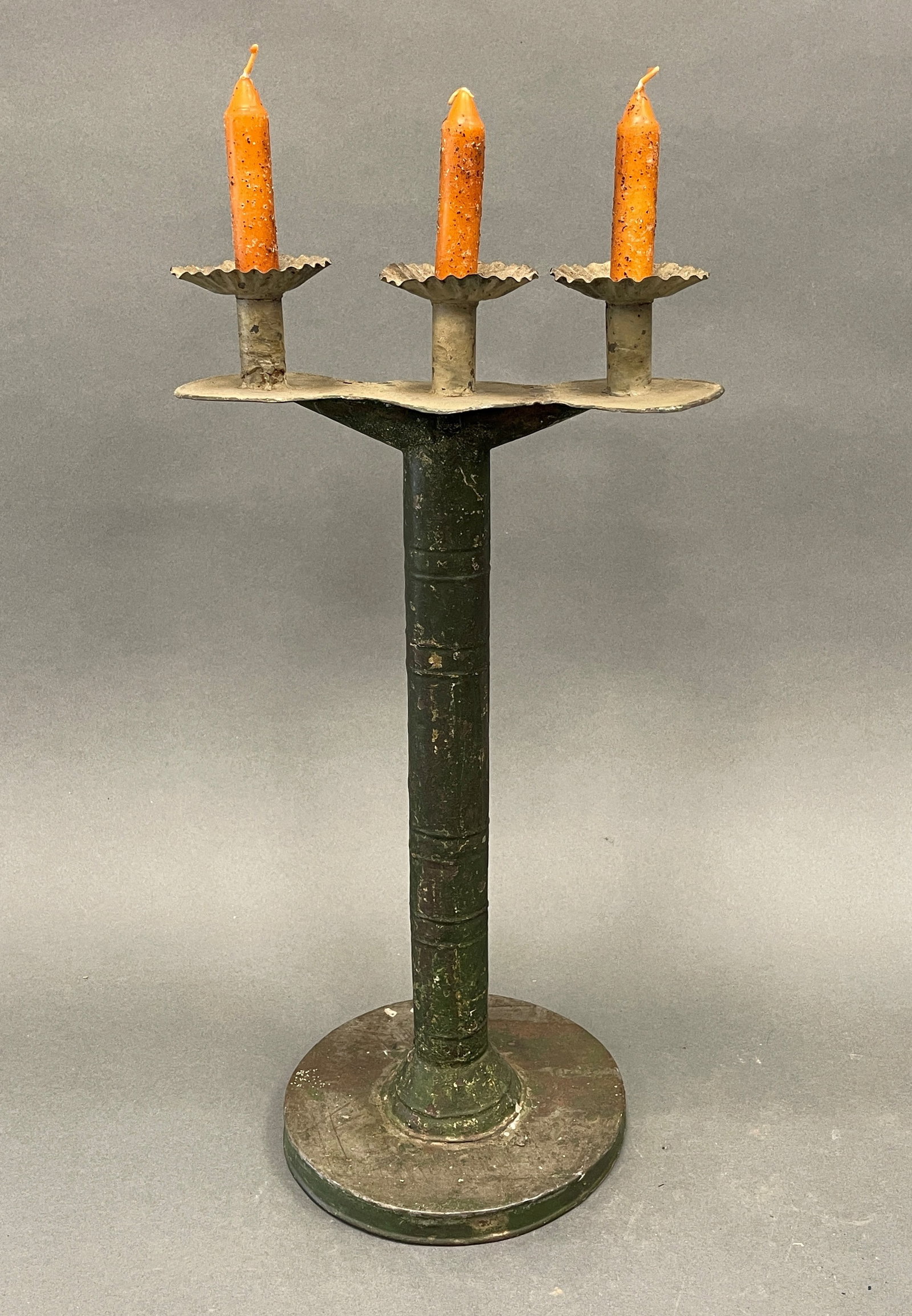AMERICAN INNKEEPERS / BOARDING HOUSE VACANCY CANDELABRA: CIRCA 1810-1820 AMERICAN INNKEEPERS / BOARDING HOUSE VACANCY THREE LIGHT CANDELABRA, 20T X 10W ORIGINAL PAINTED SURFACES