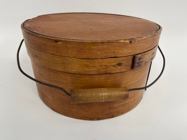 COVERED BOX WITH HANDLE