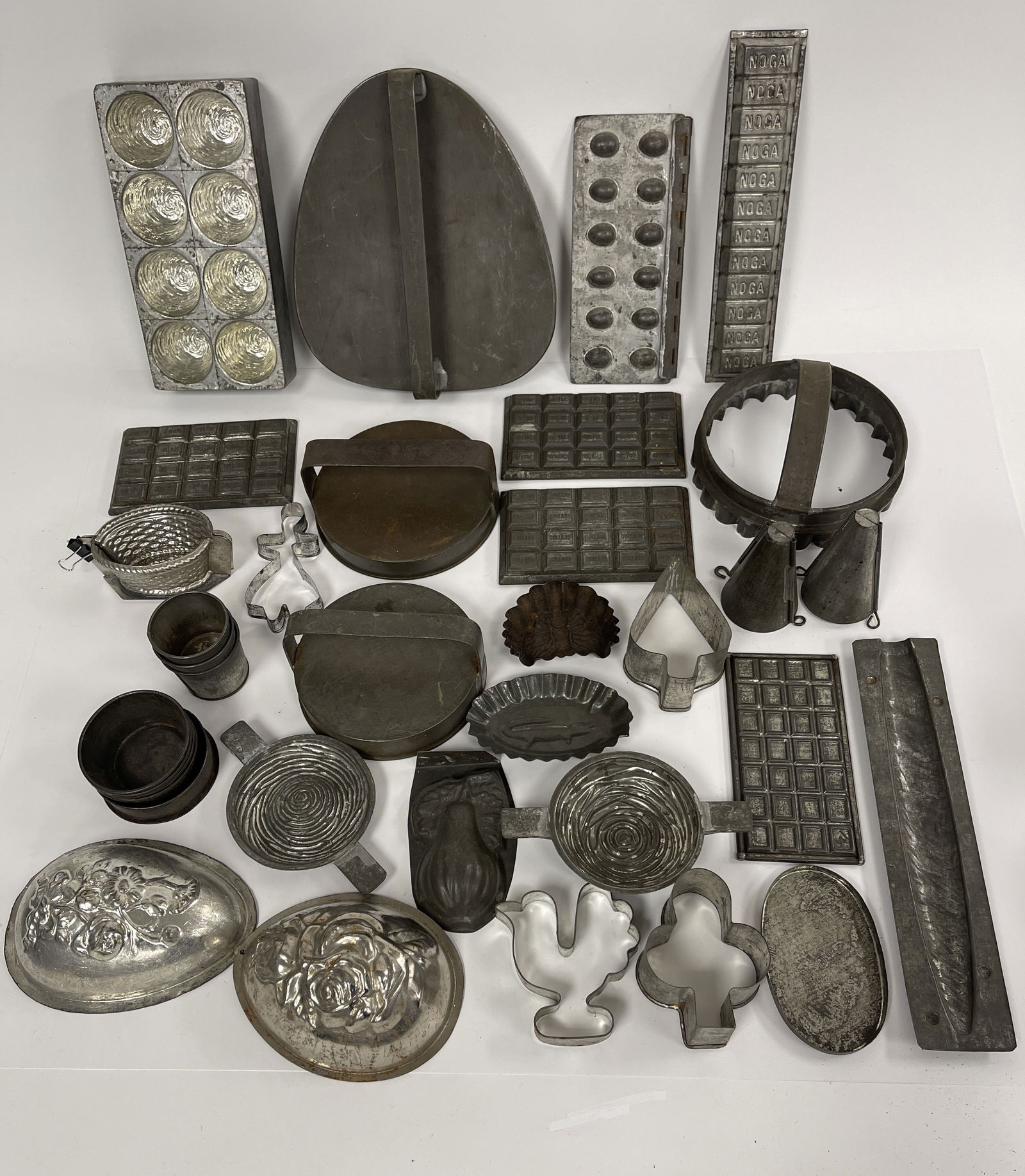 GROUPING OF ICE CREAM,CANDY AND CAKE MOLDS: GROUPING OF ICE CREAM,CANDY AND CAKE MOLDS