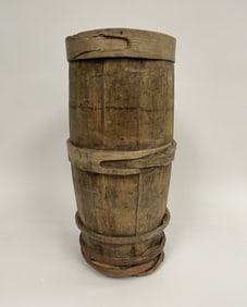 STAVED WOOD ANCIENT BARREL W/ REMOVABLE TOP W/ REMOVABLE TOP,FOR CARRYING GRAIN IN NARROW SPACES