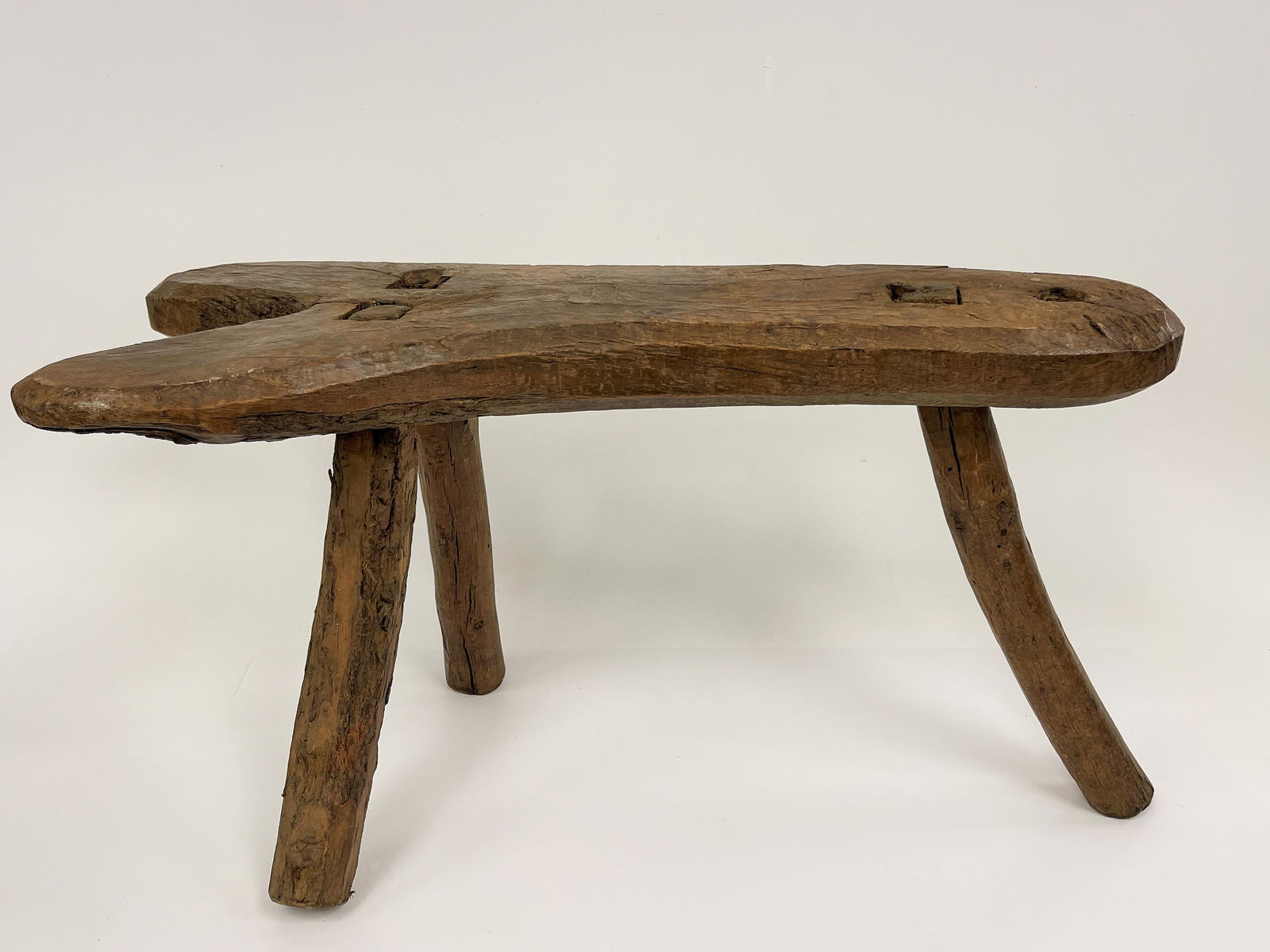 SHAPED 3 LEGGED WOODEN MILKING STOOL (1 of 4)