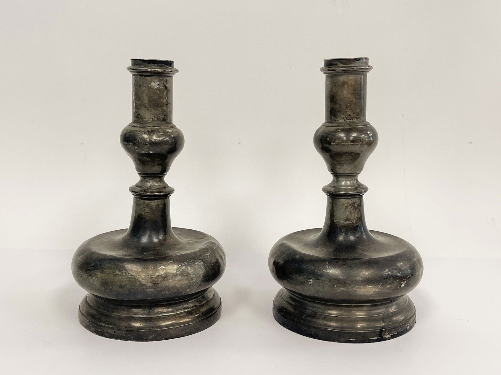 17TH C STYLE PAIR OF BIG PEWTER BALL BASED PEWTER CANDLESTICKS (1 of 3)