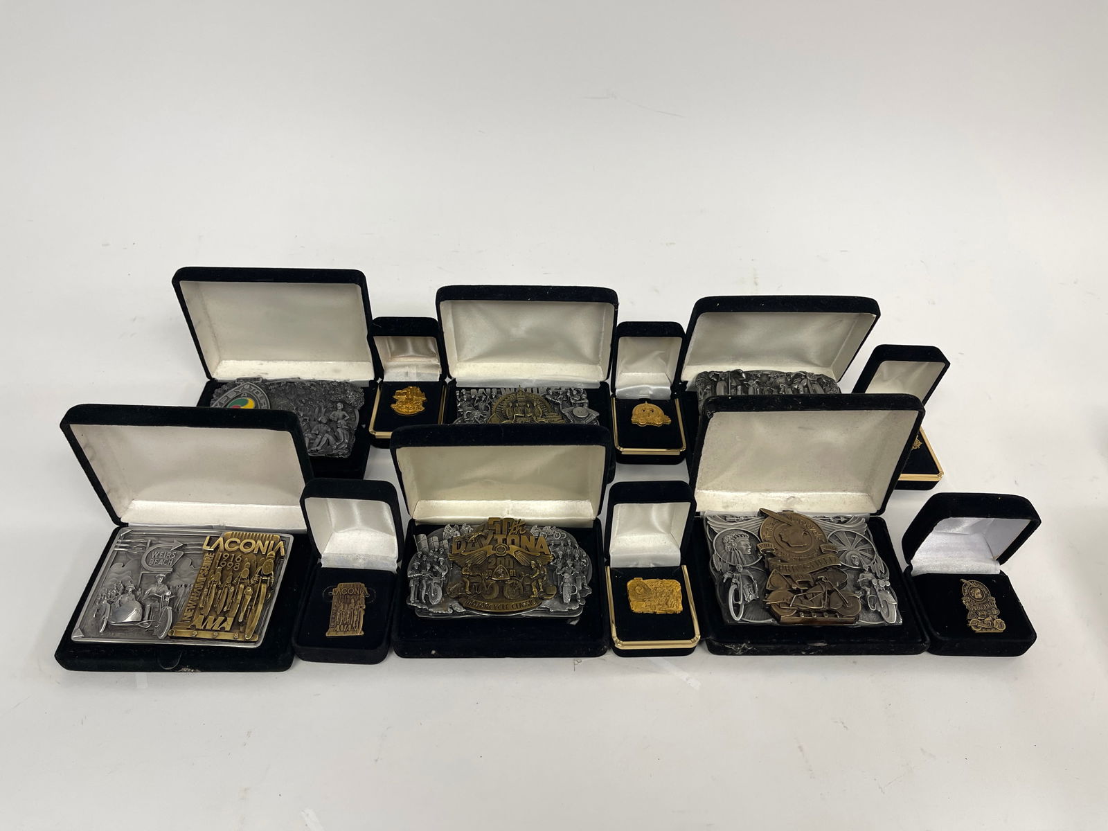 GROUPING OF MOTORCYCLE RELATED BELT BUCKLES AND PINS (1 of 7)