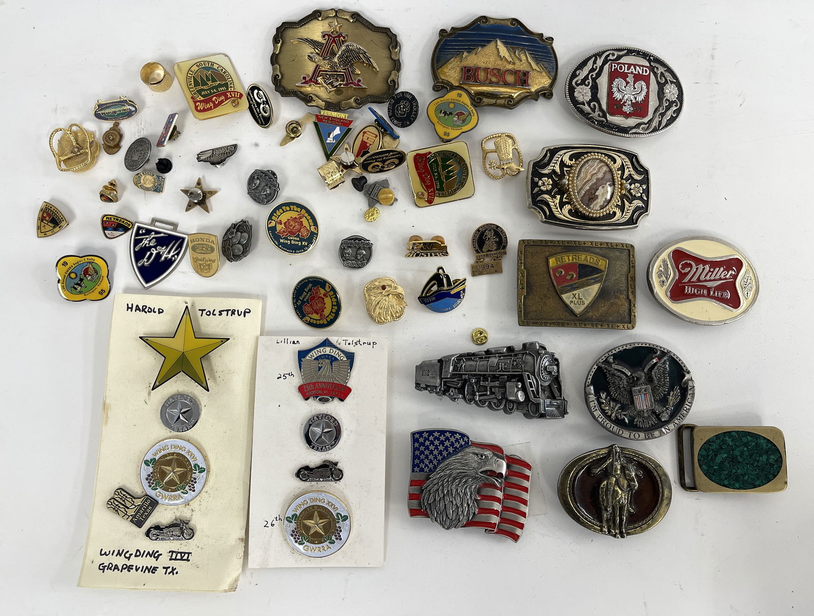GROUPING OF COLLECTIBLE PINS, BUCKLES: GROUPING OF COLLECTIBLE PINS, BUCKLES