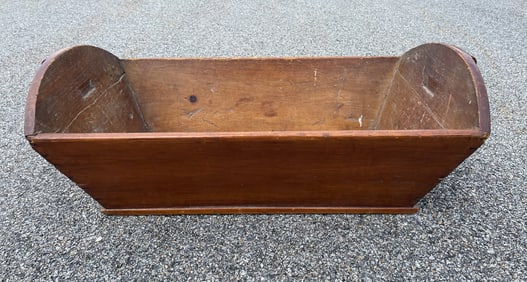 19TH C CANTED SIDE DOUGH BOX IN OLD SURFACE PINE