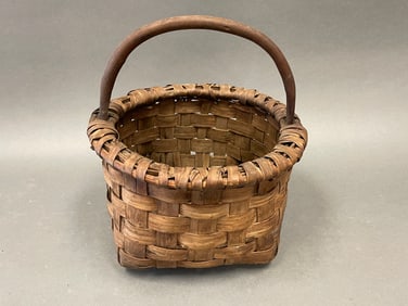 EARLY AMERICAN BASKET,NICELY WOVEN IN GREAT COLOR