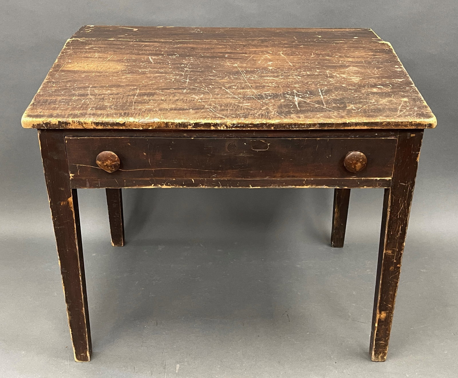 ONE DRAWER SLANTED TOP ACCOUNTANT'S DESK IN OLD COLOR: ONE DRAWER SLANTED TOP ACCOUNTANT'S DESK IN OLD COLOR 34" X 24" X 28"