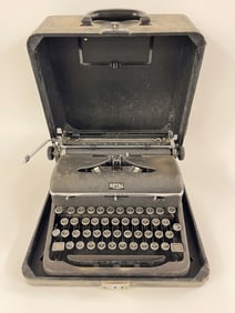 ROYAL PORTABLE TYPEWRITER