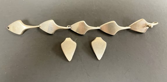 STERLING SILVER BRACELET AND EARRINGS 40.5 DWT