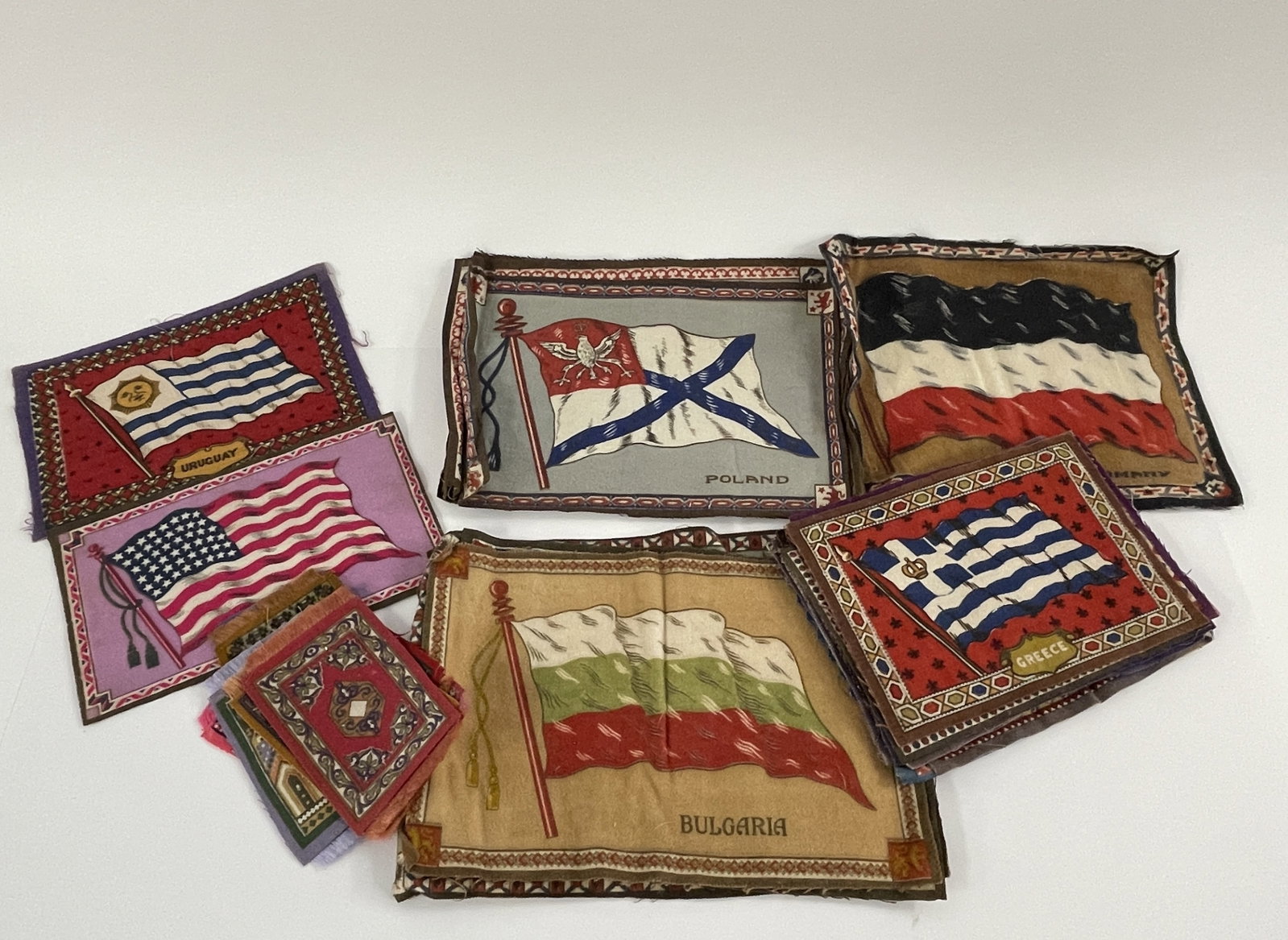 GROUPING OF TOBACCO SILKS APPROX 30: GROUPING OF TOBACCO SILKS APPROX. 30