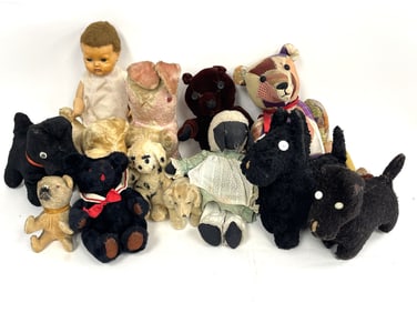 GROUPING OF STUFFED TOY ANIMALS