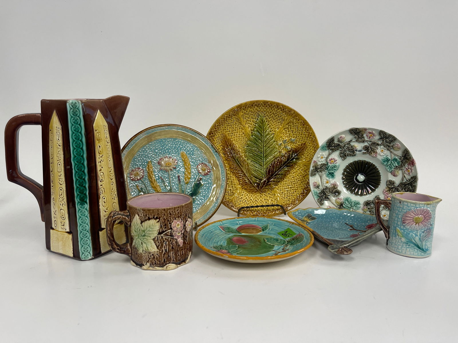 8 PIECE MAJOLICA LOT (1 of 5)