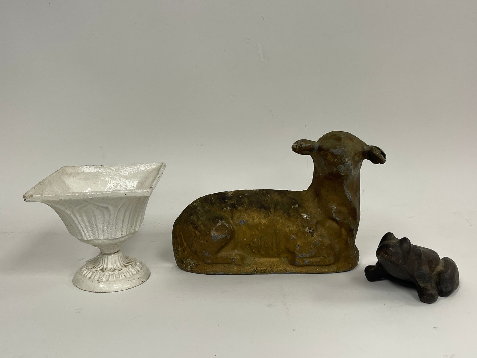 SOLID LAMB DOORSTEP , IRON FROG , URN: SOLID LAMB DOORSTEP , IRON FROG , URN