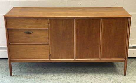DREXEL PARALLEL CREDENZA / BUFFET