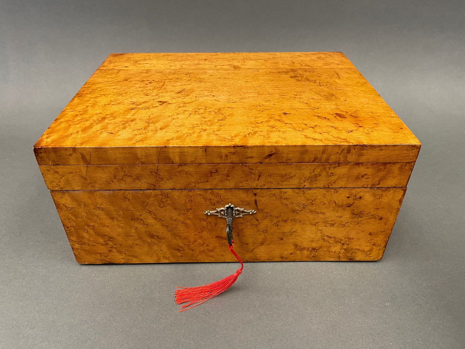 BIRDEYE MAPLE BOX W/ KEY (1 of 5)