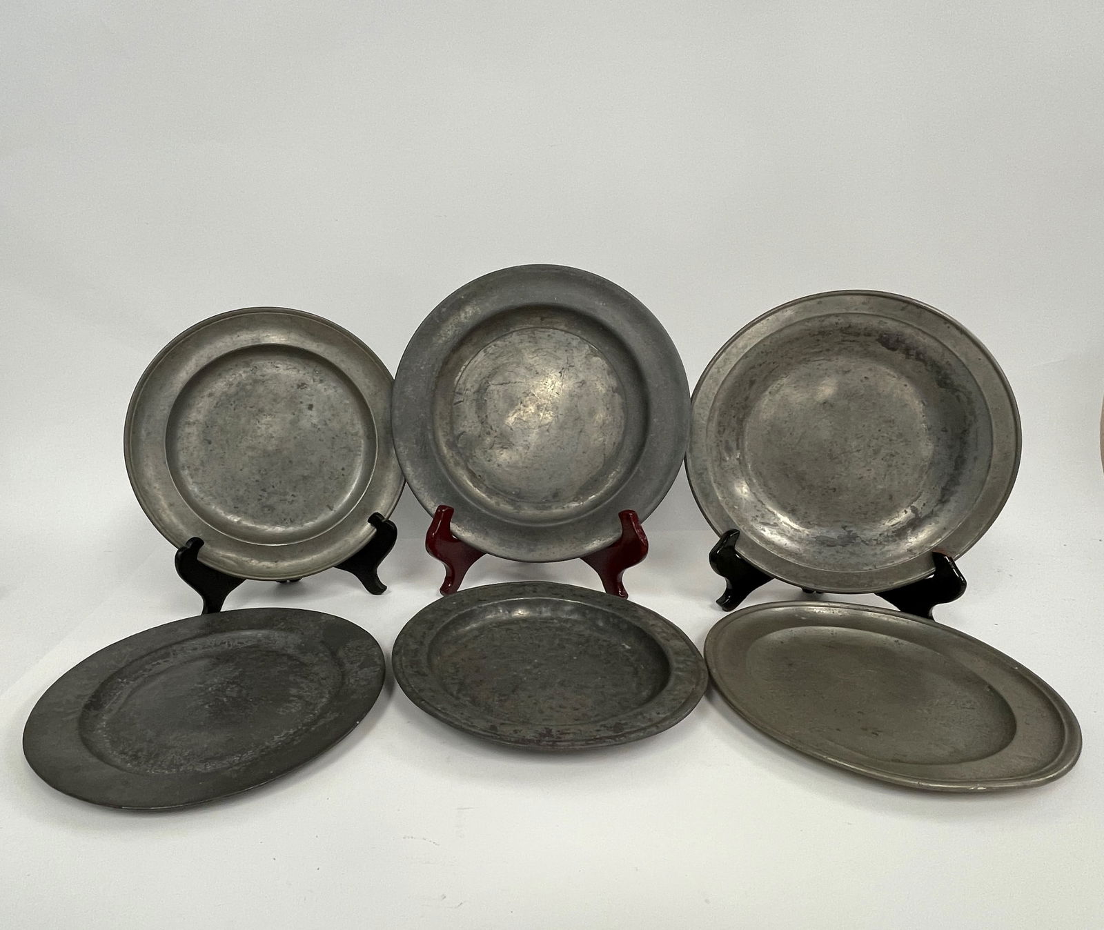 SIX MISC EARLY PEWTER PLATES SOME SIGNED (1 of 4)