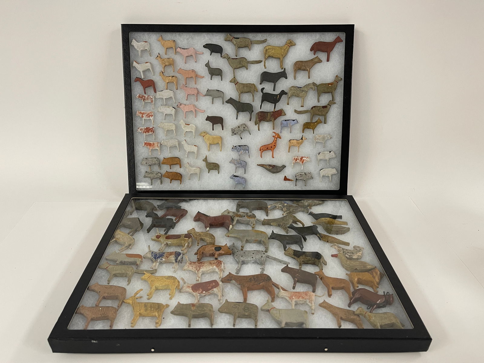 LARGE GROUPING OF HAND CARVED NOAH'S ARK ANIMALS (1 of 4)