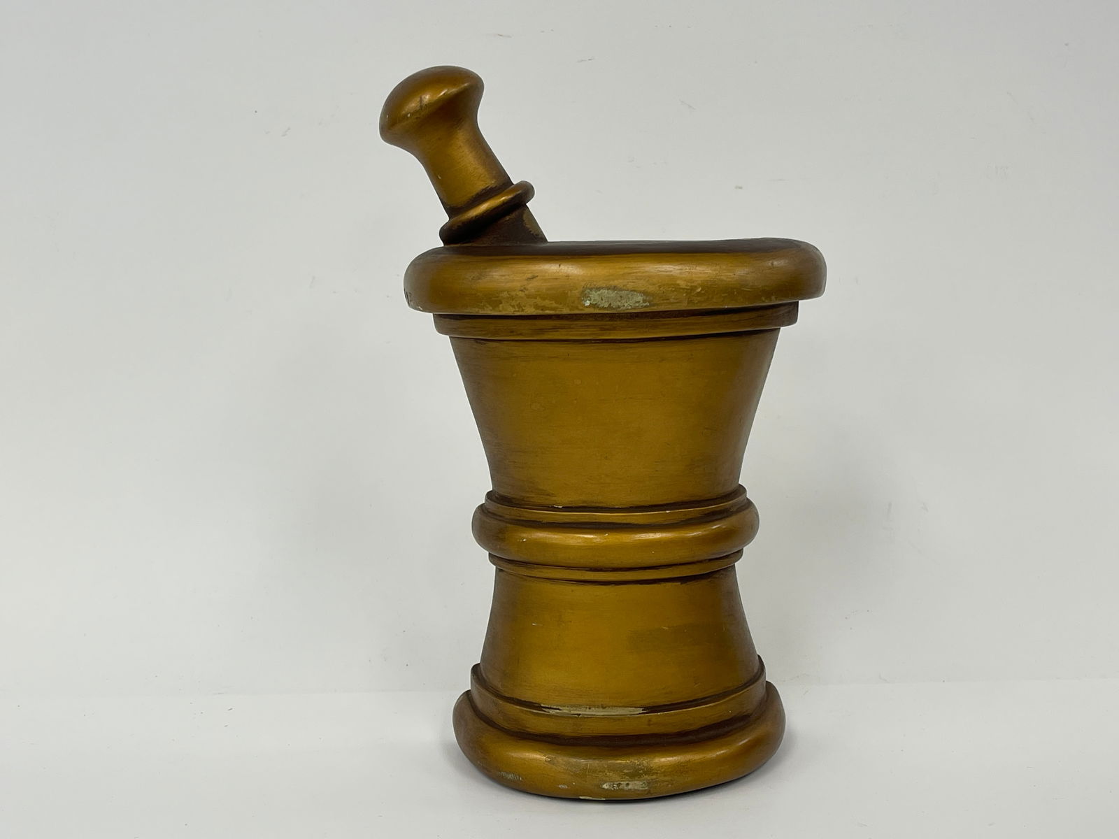 DRUGGIST TRADE SIGN , GOLD PAINTED PLASTER (1 of 4)