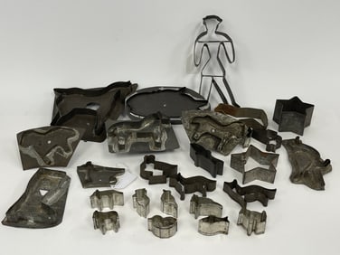 GROUPING OF TIN COOKIE CUTTERS