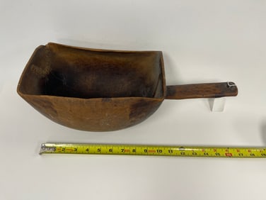 PRIMITIVE CARVED WOODEN SCOOP