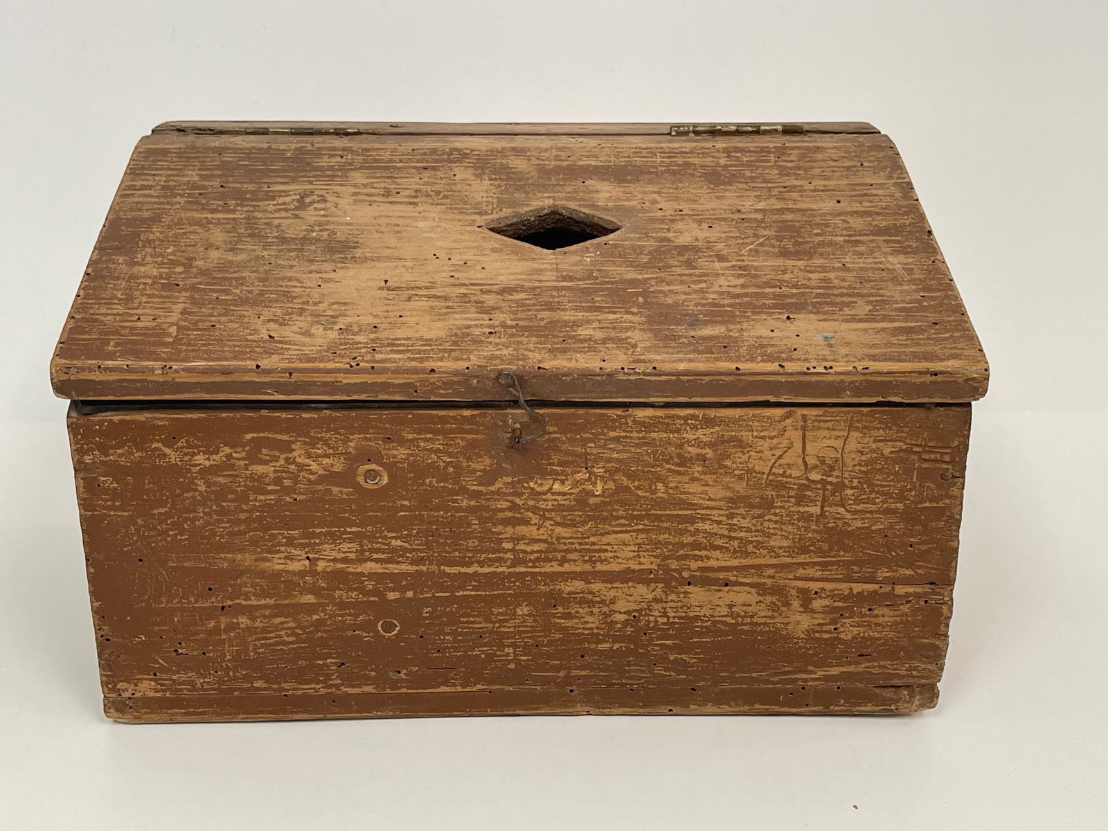 19TH C PAINT DECORATED SLANT TOP BOX: 19TH C PAINT DECORATED SLANT TOP BOX