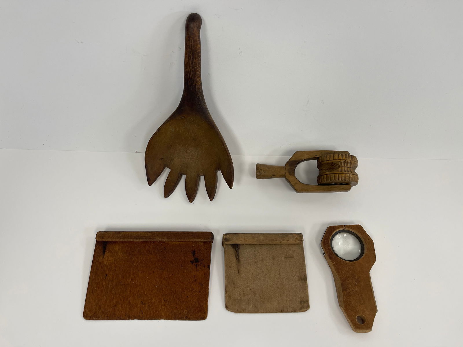 GROUPING OF TREEN WARE (1 of 2)